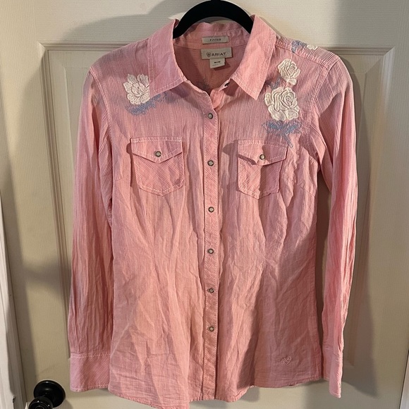 Ariat women’s fitted western style with flower embroidery dark pearl snaps - Picture 4 of 13